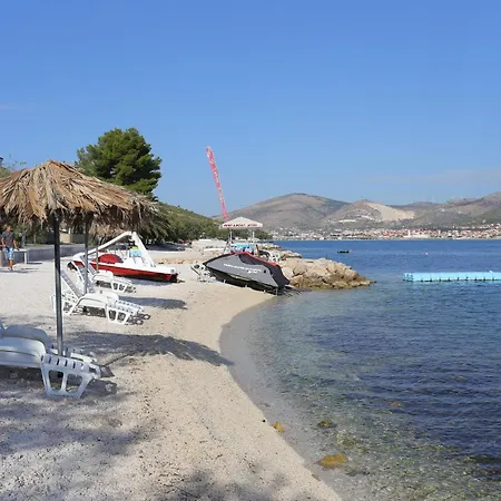 Apartament Family Friendly With A Swimming Pool Mastrinka, Ciovo - 22372 *