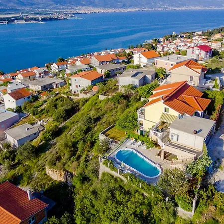 Apartament Family Friendly With A Swimming Pool Mastrinka, Ciovo - 22372 Trogir