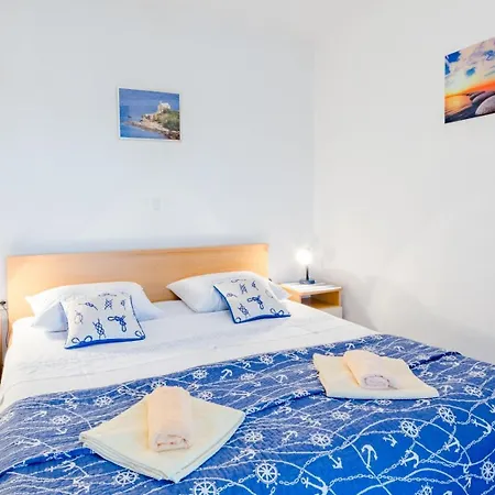 Apartament Family Friendly With A Swimming Pool Mastrinka, Ciovo - 22372 *