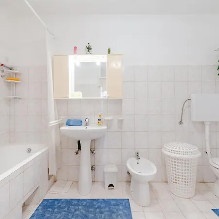 Apartament Family Friendly With A Swimming Pool Mastrinka, Ciovo - 22372 *
