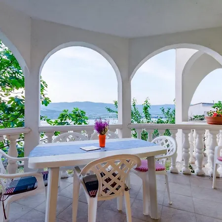 Apartament Family Friendly With A Swimming Pool Mastrinka, Ciovo - 22372
