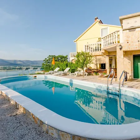アパート Family-friendly With Swimming Pool Mastrinka, Ciovo - 22372 *