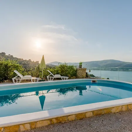 アパート Family-friendly With Swimming Pool Mastrinka, Ciovo - 22372